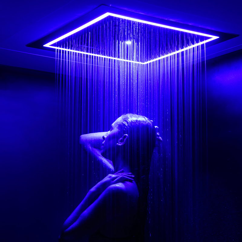 Sistema doccia professionale Ablutio in acciaio inox AISI 316L con cromoterapia